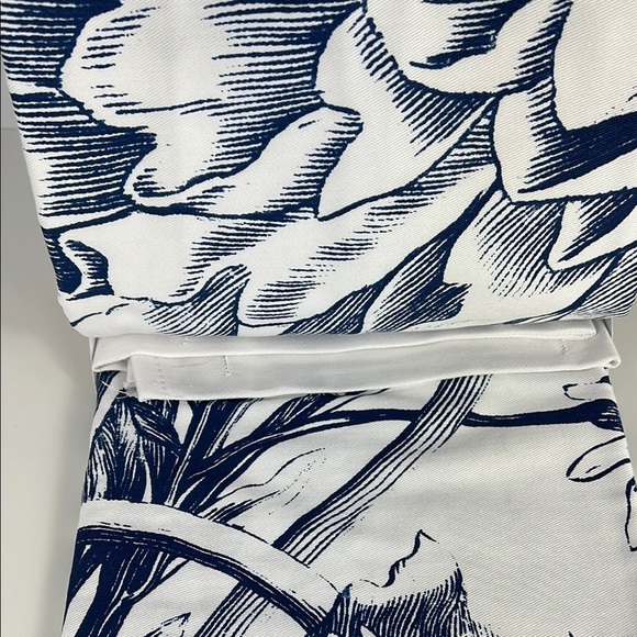 Common Thread Shower Curtain Large Floral Design Blue White 72 x 72 NEW - Picture 9 of 9